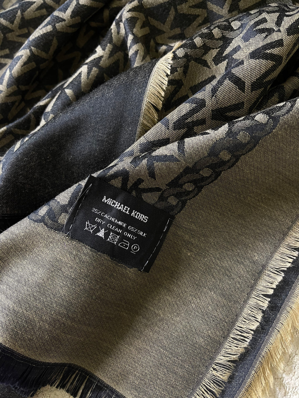 Étole MK Noir&Beige